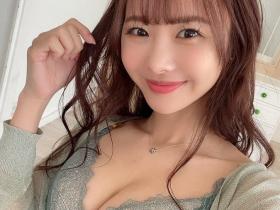 栗山莉绪移籍的第一部番号及封面,栗山莉绪个人简介