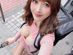 外送正妹是“超人气知名女优”,“饱满乳视角”路人都暴动!