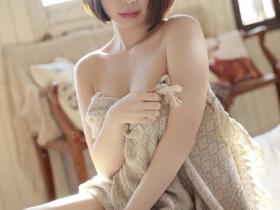 因地震爆红的G奶“现役名门女大生”,网大推:巨大欧派很赞!