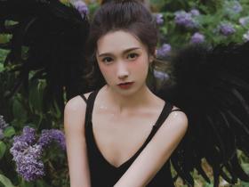 成语:青山绿水  拼音:qīng shān lǜ shuǐ