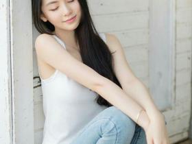成语:载歌载舞  拼音:zài gē zài wǔ