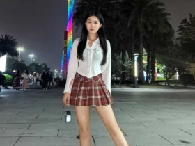 上海交通大学赵若菲 极品身材大二学生妹 被金主爸爸保养 私拍流出 撅起翘臀等金主
