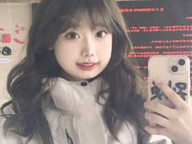 江西科技师范大学清纯女神 戴巧玉 黑丝美腿被男友扛起