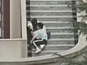 兰州交大情侣露天楼梯发生不雅行为,画面曝出,网友:赤壁之战