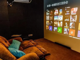 私人影院暗藏服务,大尺度被曝光,老板:亲嘴、摸胸都是学生妹