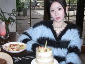 01年极品平面模特 表面冷艳私下浪荡无比 被渣男拍下曝光 掐着脖子暴力输出