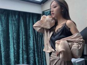 上海高颜值校花私密视频流出 车震口爱骑乘 身穿性感黑丝被金主调教