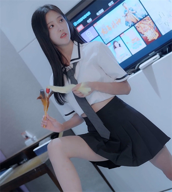 擦边短剧《妈妈的韩国闺蜜》小伙夏天硬不起来被女友嫌弃-吃瓜网