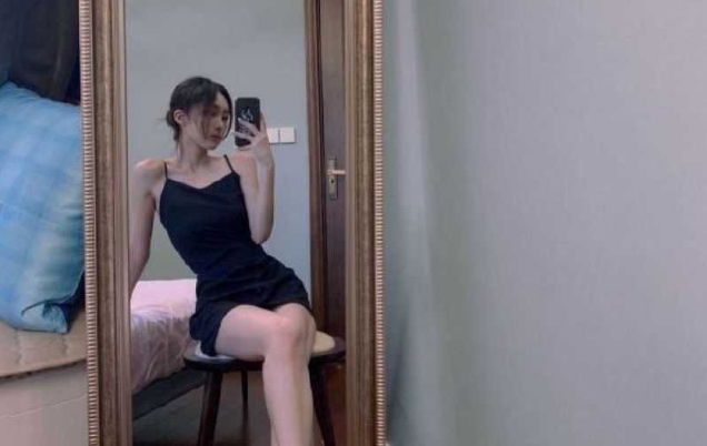 成都酒吧极品营销小妹喝酒就给上 身材颜值太销魂！-吃瓜网