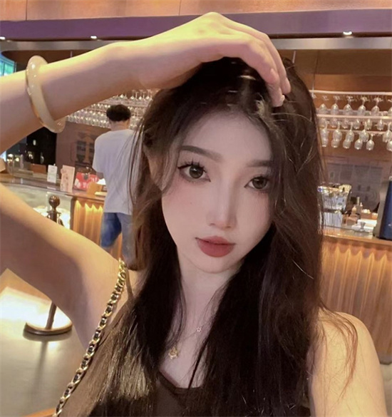 高颜值反差女主播VV星球 定制福利视图流出 展示完美身材-吃瓜网
