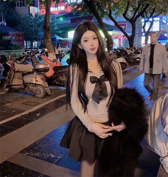 高颜值反差女主播VV星球 定制福利视图流出 展示完美身材-吃瓜网