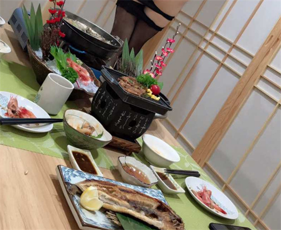 老实人惨遭绿帽 妻子竟被野男人开发 饥渴少妇解锁各种姿势-吃瓜网