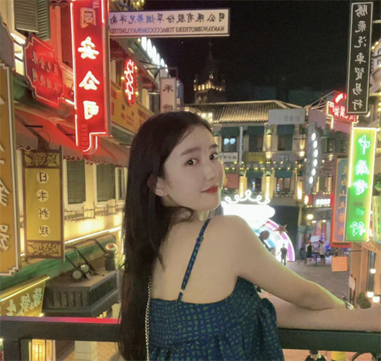 武汉某大学辅导员 曾在花椒与金主聊天被曝光 视频完美露脸露点-吃瓜网