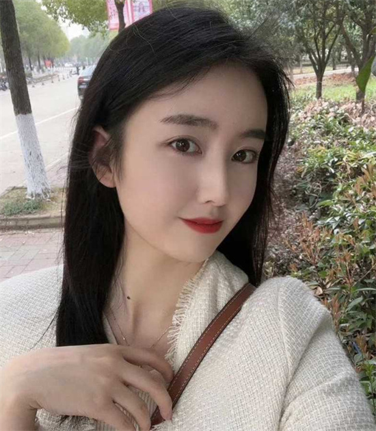武汉某大学辅导员 曾在花椒与金主聊天被曝光 视频完美露脸露点-吃瓜网
