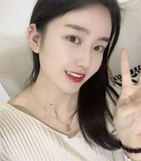 武汉某大学辅导员 曾在花椒与金主聊天被曝光 视频完美露脸露点-吃瓜网