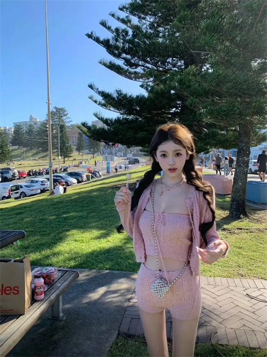 王思聪女友大量私照曝光，身材火辣网红脸，网友：谁看谁不迷糊-吃瓜网