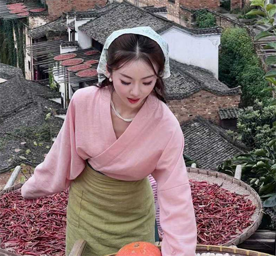 快手网红郑丹丹的丹 情人节约会聊天记录与视频被曝 自嘲老公短小难满足-吃瓜网