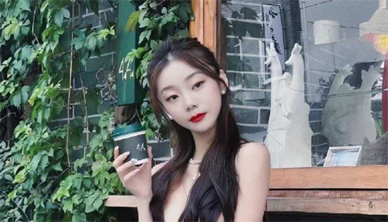快手网红郑丹丹的丹 情人节约会聊天记录与视频被曝 自嘲老公短小难满足-吃瓜网
