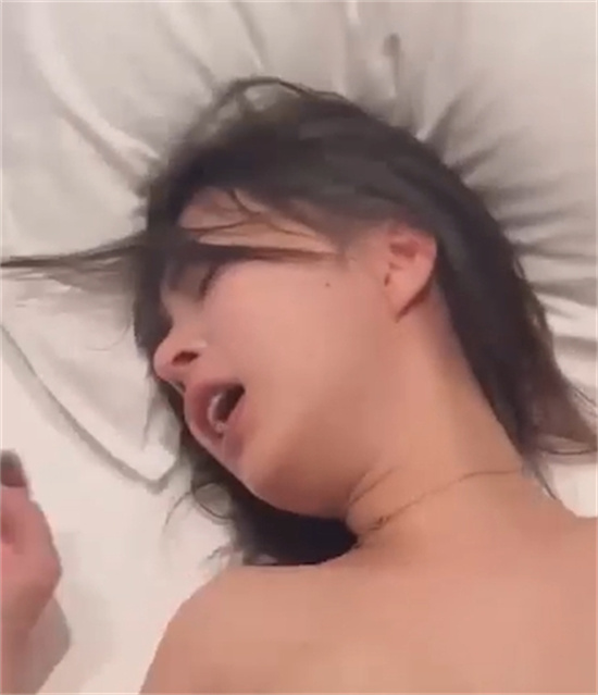 长腿高颜值女神私拍流出 蜂腰巨乳的极品身材被金主疯狂打桩-吃瓜网