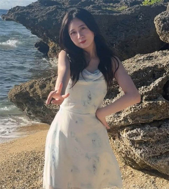 极品高颜值小网美靖昀 私密视频流出 甜美少女翘臀长腿尽显风骚魅力-吃瓜网