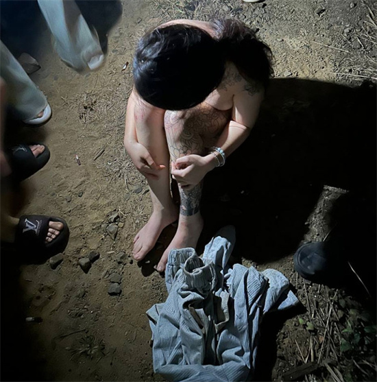 广东精神小妹知三当三被原配抓包 拉到野外扒衣扇脸拍照胸部十分吸睛-吃瓜网
