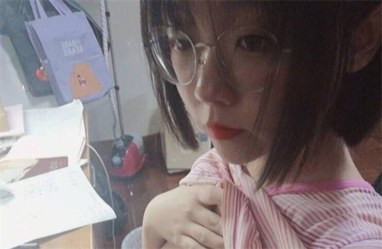 瓜友分享反差眼镜妹 十个眼镜九个骚还有一个特别骚-吃瓜网