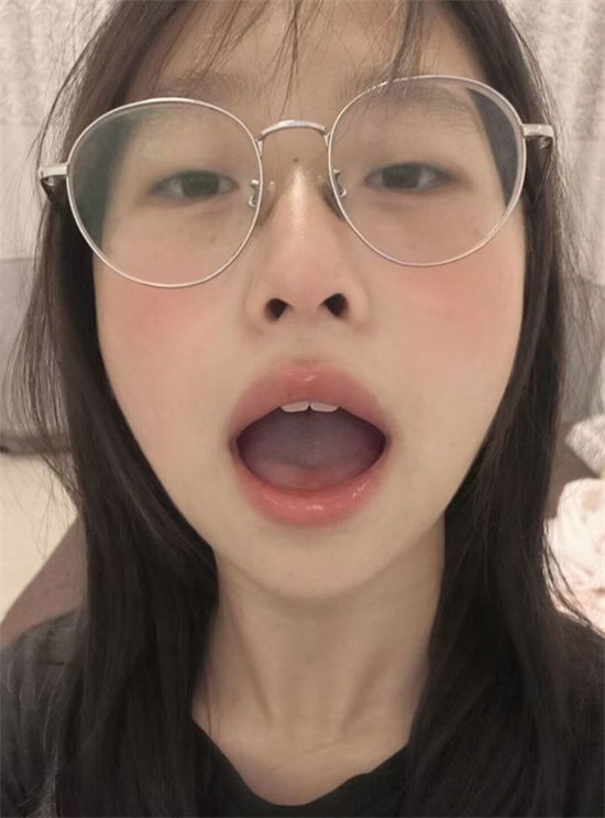瓜友分享反差眼镜妹 十个眼镜九个骚还有一个特别骚-吃瓜网