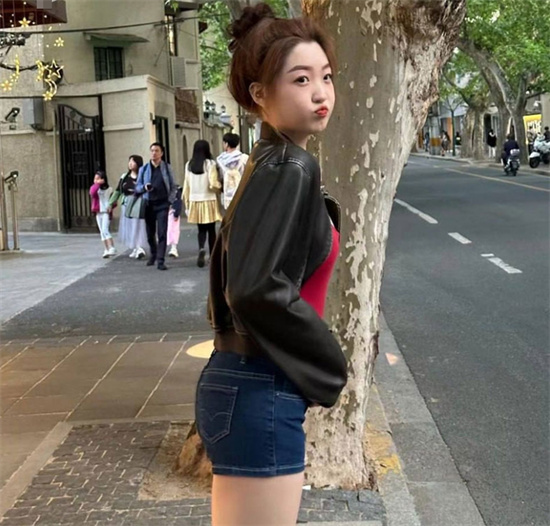 极品清纯学生妹被金主骗去旅游 白天游山玩水 晚上偷拍蜜桃臀都被撞肿了！-吃瓜网