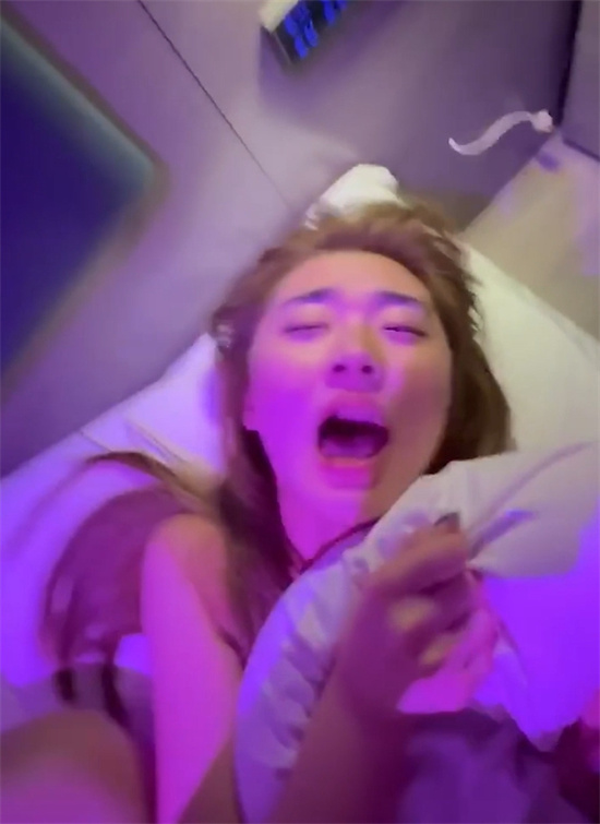 南昌极致反差妹 约会出轨被男友曝光 酒店激战爽到失控尖叫翻白眼-吃瓜网