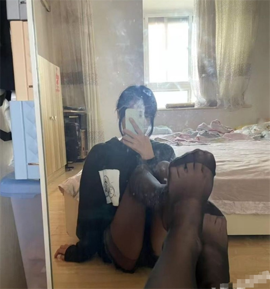 武汉房地产公司设计师 私密视频曝光 跪地深情服务被渣男暴力输出-吃瓜网