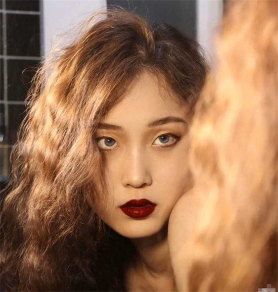 西安顶级瑜伽妹勾引男人约会 开档黑丝化身榨汁机 玩的是真花-吃瓜网