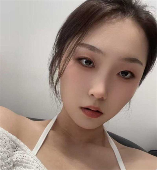 西安顶级瑜伽妹勾引男人约会 开档黑丝化身榨汁机 玩的是真花-吃瓜网