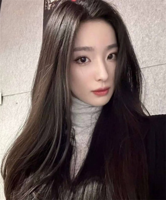 大连工业大学李欣莳约炮宙斯后续！CS职业选手宙斯 酒店开淫趴 李欣莳当众被Zeus当狗遛-吃瓜网