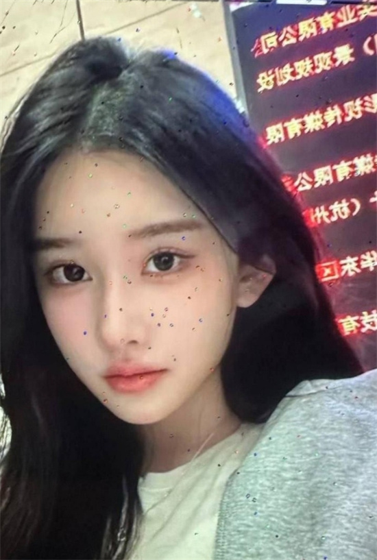 大连工业大学李欣莳约炮宙斯后续！CS职业选手宙斯 酒店开淫趴 李欣莳当众被Zeus当狗遛-吃瓜网