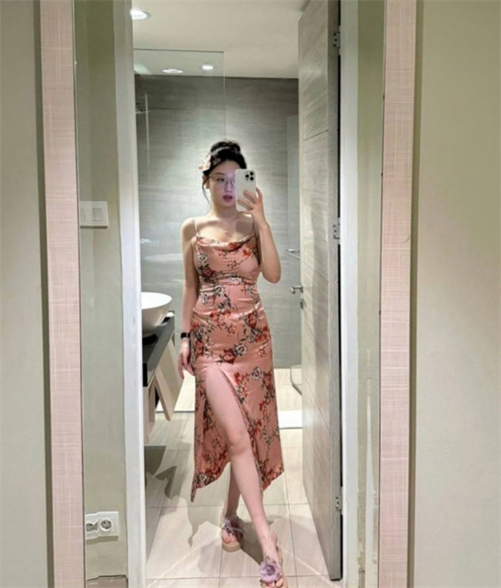 大连工业大学李欣莳约炮宙斯后续！CS职业选手宙斯 酒店开淫趴 李欣莳当众被Zeus当狗遛-吃瓜网