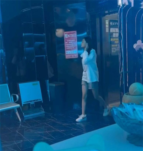 山东临沂平邑KTV激情夜 两小情侣包厢狂欢 场面激烈 露脸视频引爆眼球！-吃瓜网