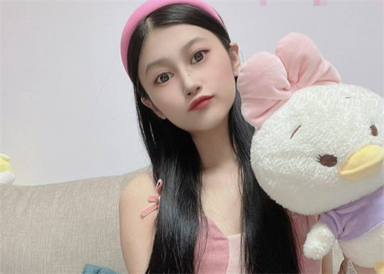 贵州97年小少妇 裸贷1.4万肉偿视频流出 戴眼罩手铐调教 玩跳蛋画面刺激无比-吃瓜网