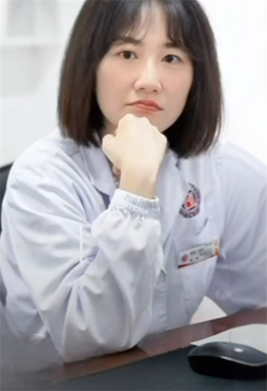 全网热瓜！湖南省人民医院副院长 祖雄兵与眼科主任曾琦 出轨现场视频曝光！-吃瓜网