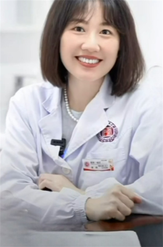 全网热瓜！湖南省人民医院副院长 祖雄兵与眼科主任曾琦 出轨现场视频曝光！-吃瓜网