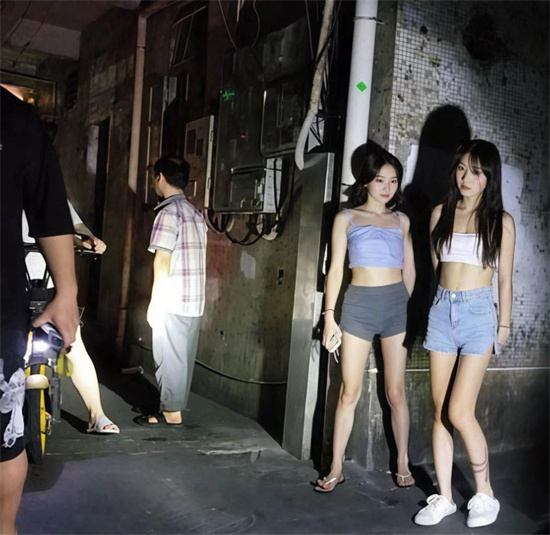 广西南宁琅西菜市站街女后续 火爆全网后竟排起长龙队 小姐姐接客忙到冒烟！-吃瓜网