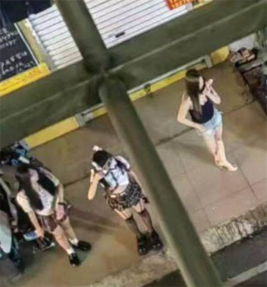 广西南宁琅西菜市站街女后续 火爆全网后竟排起长龙队 小姐姐接客忙到冒烟！-吃瓜网