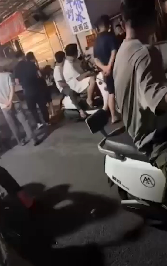 广西南宁琅西菜市站街女后续 火爆全网后竟排起长龙队 小姐姐接客忙到冒烟！-吃瓜网