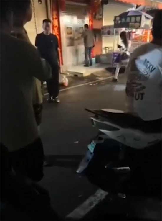 广西南宁琅西菜市站街女后续 火爆全网后竟排起长龙队 小姐姐接客忙到冒烟！-吃瓜网