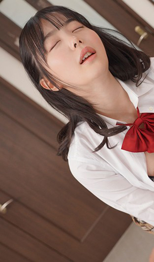 小悪魔すぎる制服少女にニヤニヤこっそり痴女られて…ラッキーサイレント逆レ×プ 百瀬あすか 12