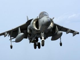 脚上沾着蛋糕给我吃,脚上抹蛋糕