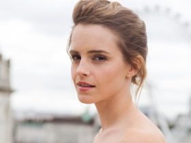 美女的下部隐私视频亲吻