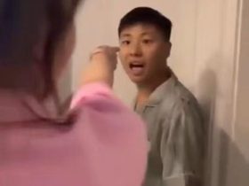 护小三狂魔,拦不住就拿刀准备砍人,这小三挺漂亮