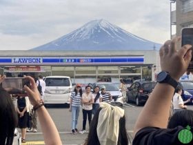 富士山绝景|罗森便利店变游客打卡热点,总公司道歉