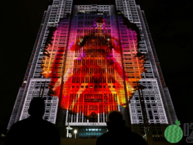 哥斯拉“突袭”东京都厅，8000人现场看光影秀