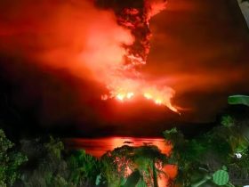 印尼火山爆发紧急疏散逾万人,马航取消往返吉隆坡砂拉越航班